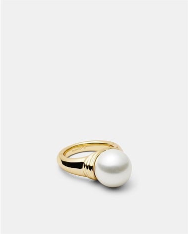 En Pointe Pearl Ring