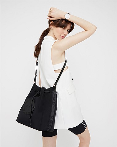 SERENITY POUCHE BUCKET BAG