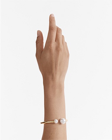 En Pointe Pearl Bangle