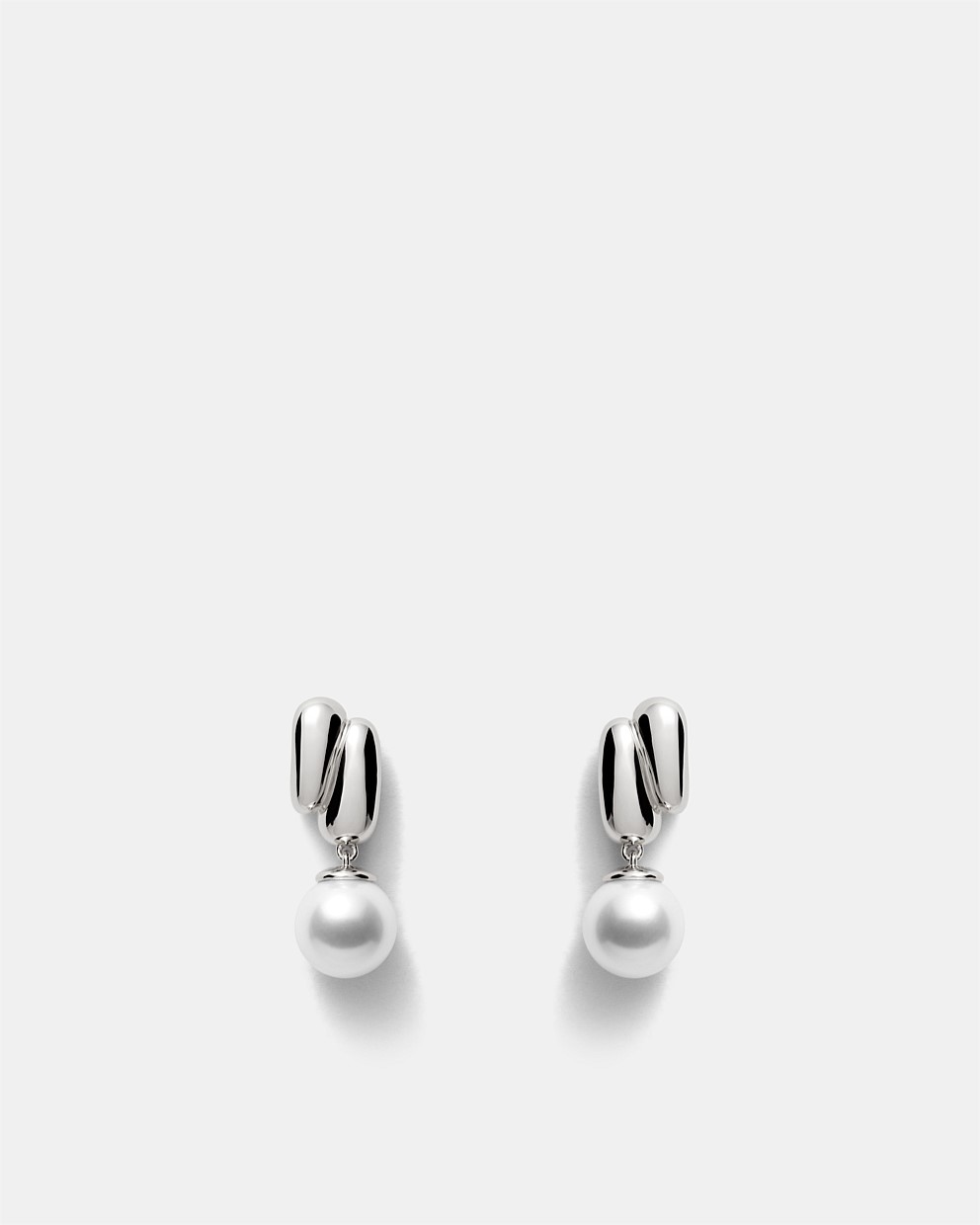 Classique Pearl Drop Earrings