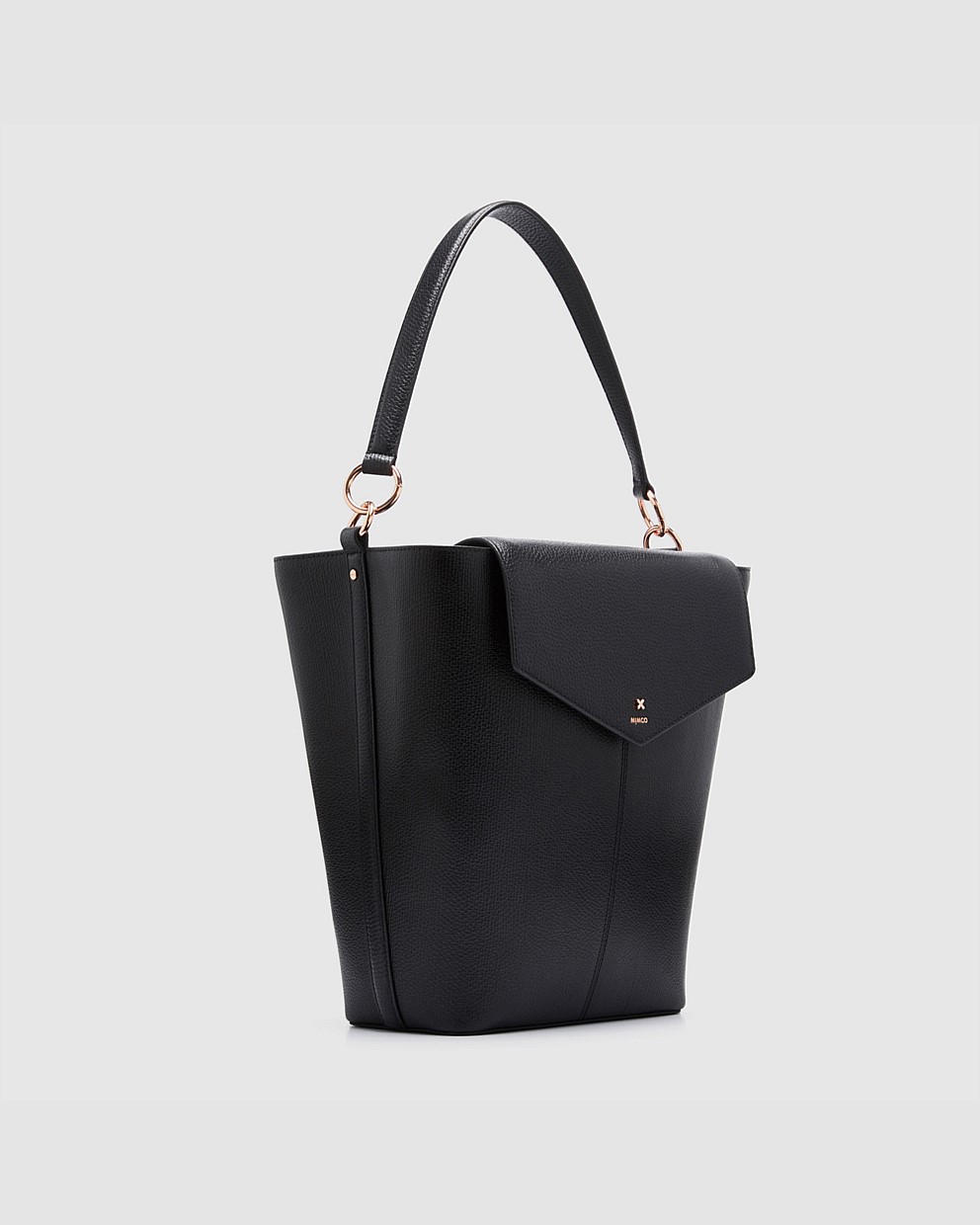 D-VINE BUCKET BAG