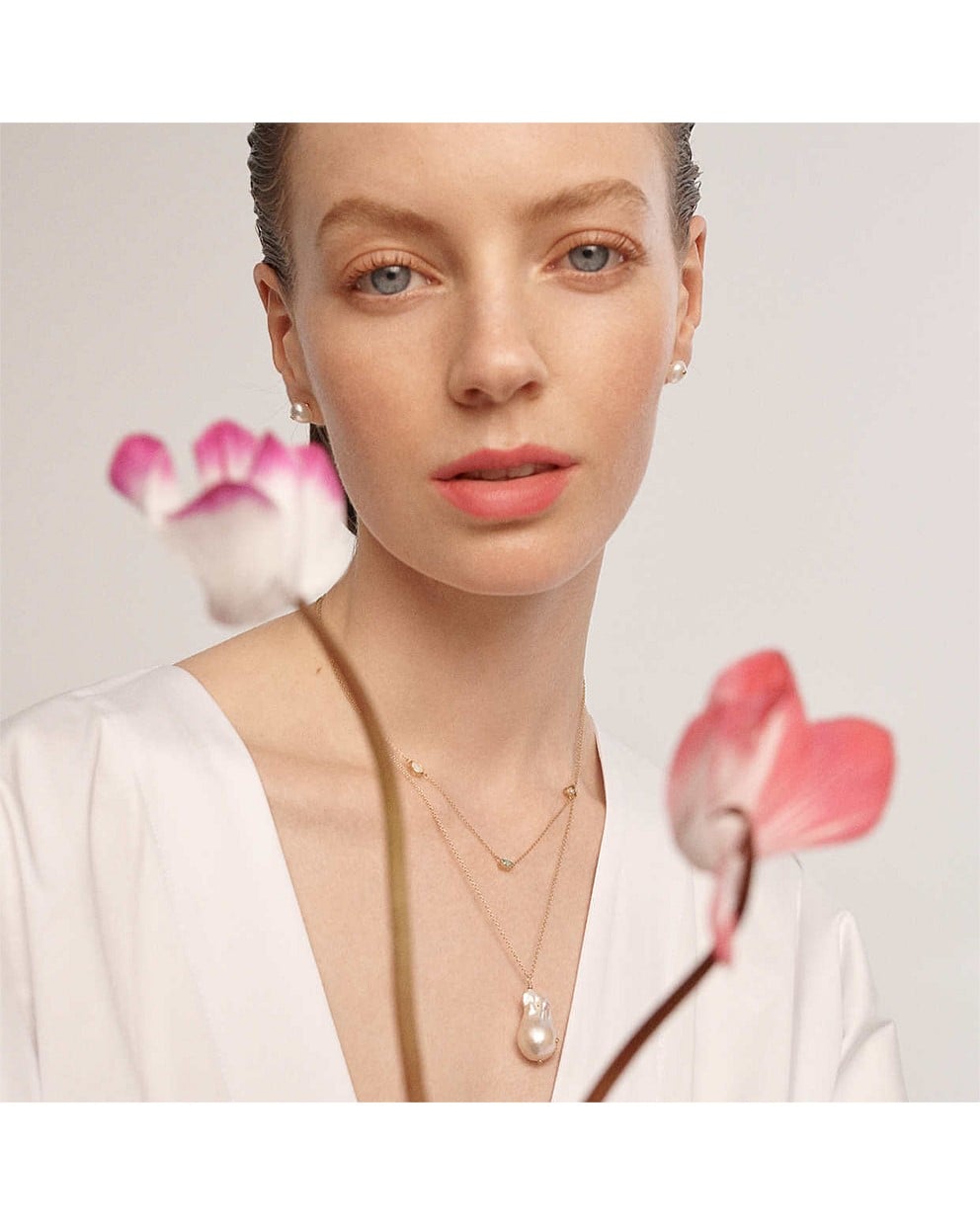 cosmos 9k necklace