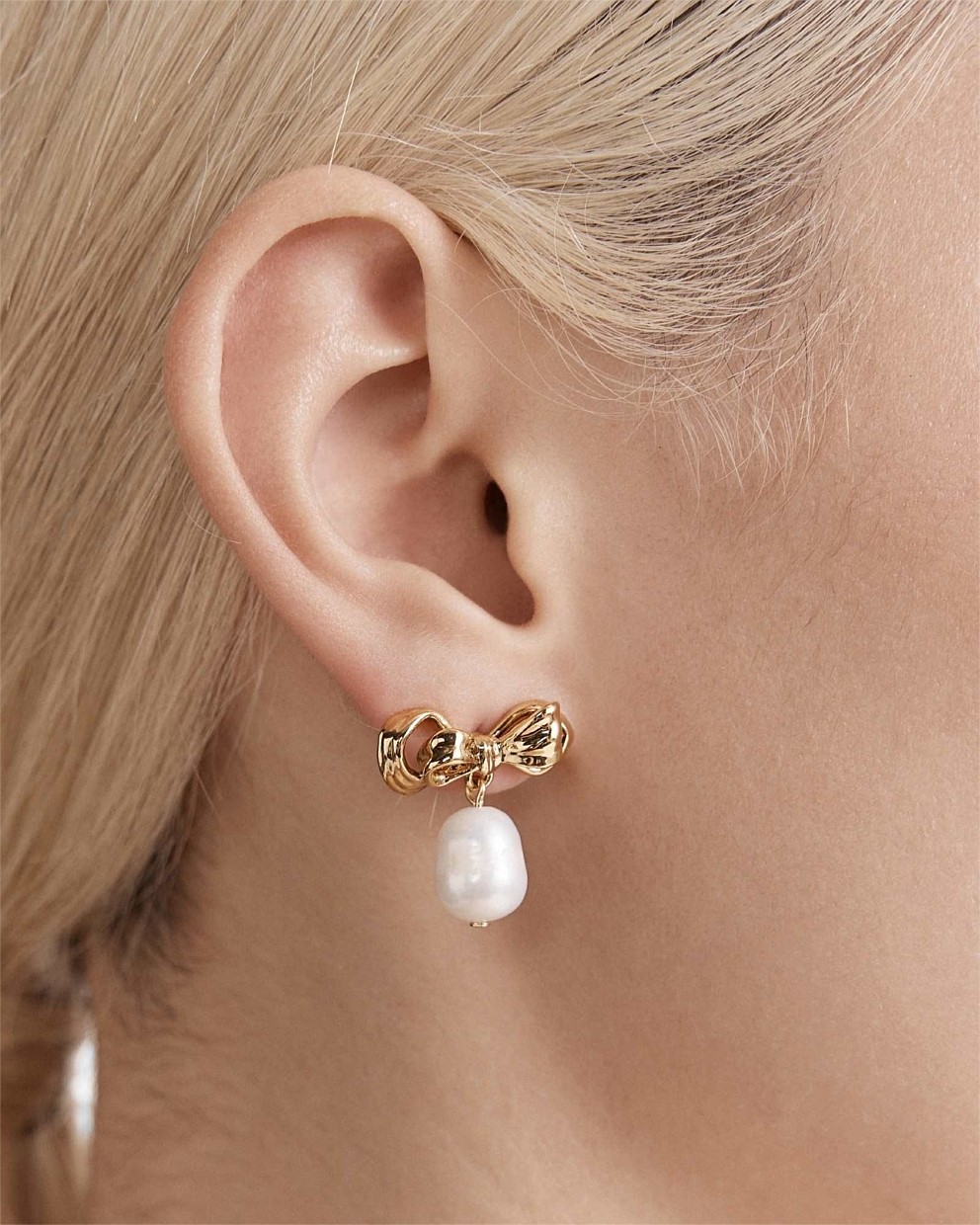 Darcys Bow Pearl Earrings