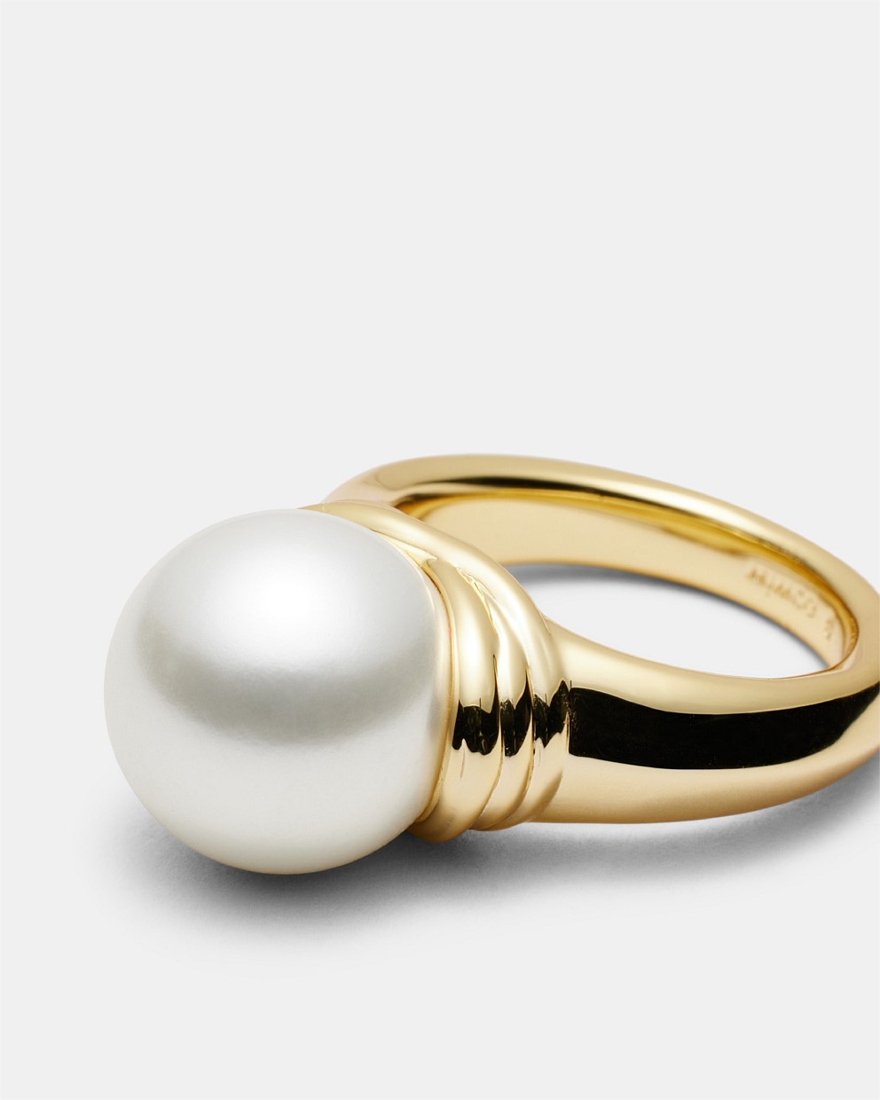 En Pointe Pearl Ring