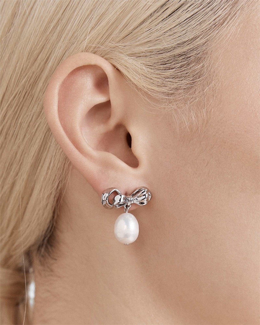 Darcys Bow Pearl Earrings