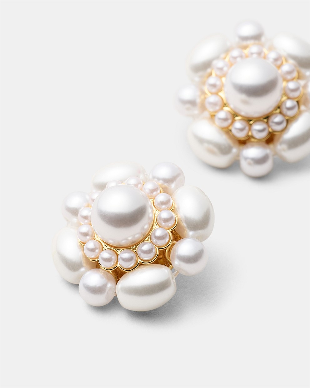 Romance Pearl Stud Earrings